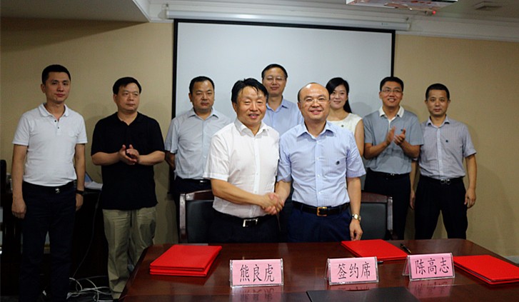 14713333456336597gL8.jpg ÐÜÁ¼»¢´ú±í¼¯ÍÅÓëÒڽܼ¯ÍŶʳ¤³Â¸ß־ǩÊðÕ½ÂÔÏàÖúÐÒé.jpg