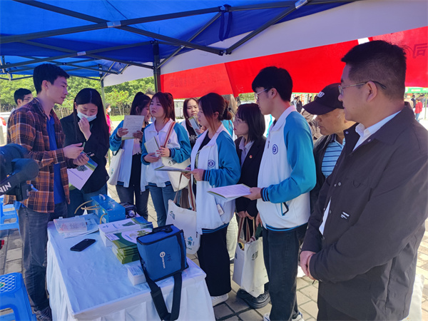 ��⹫˾���롰�������� Ⱥ��Ⱥ�� �ػ����족�������������������˶�3.jpg