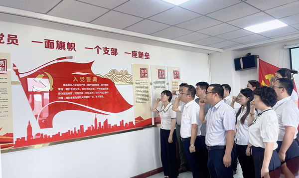 1688109064820932Bgqn.jpg ÓÜÁÖ·Ö¹«Ë¾¿ªÕ¹µ³Ô±ÕûÌå¹ýÕþÖÎÉúÈÕÖ÷Ìâµ³ÈÕÔ˶¯_¸±±¾_¸±±¾.jpg